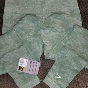 Gymshark Camo seamless Bum scrunch in SAGE Green size Medium NWT ❤️